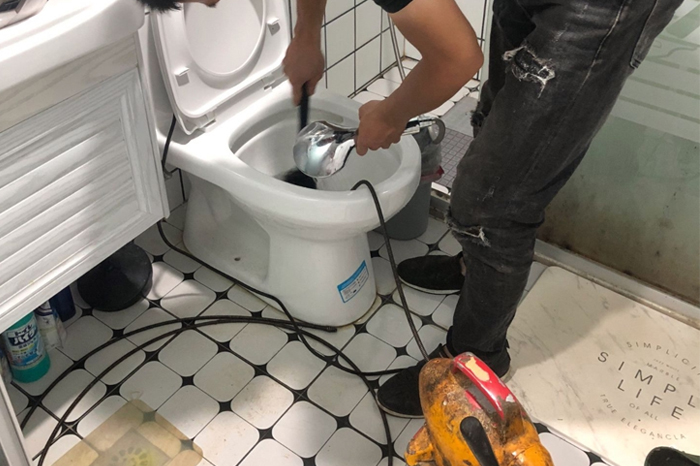 尉氏马桶堵塞自己疏通还是找师傅?专业上门服务让你省时更省心